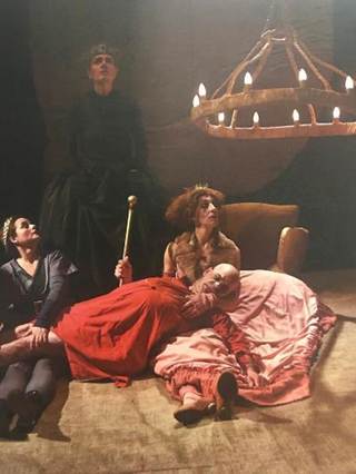 Ein Bild, das Person, Im Haus enth�lt.

Automatisch generierte Beschreibung